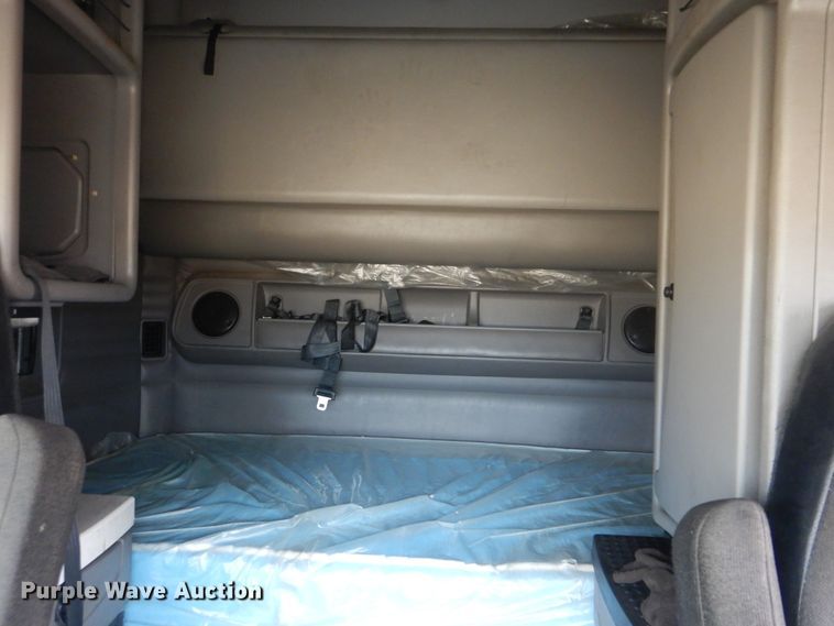 image for item HW9758 2012 Kenworth T700  semi truck