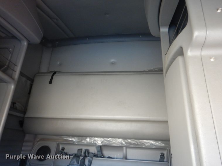 image for item HW9758 2012 Kenworth T700  semi truck