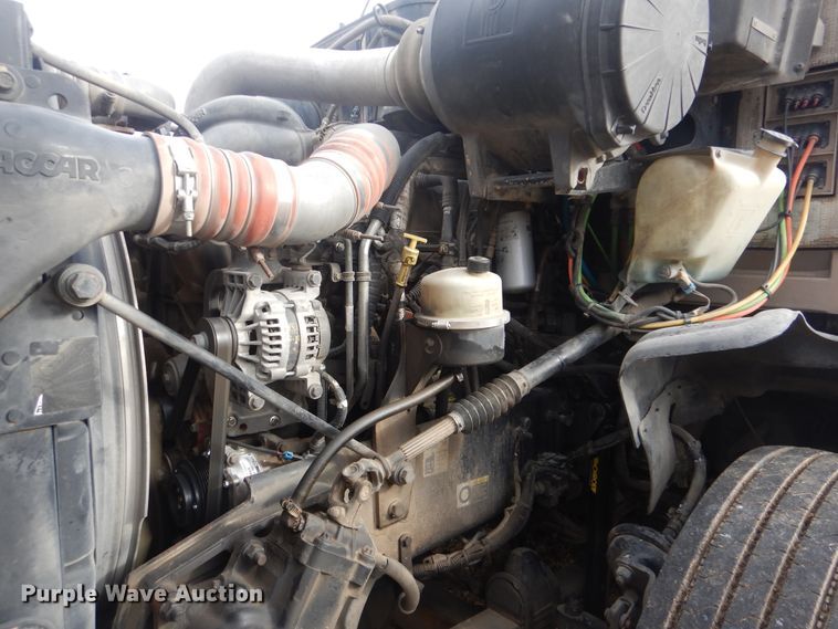 image for item HW9758 2012 Kenworth T700  semi truck