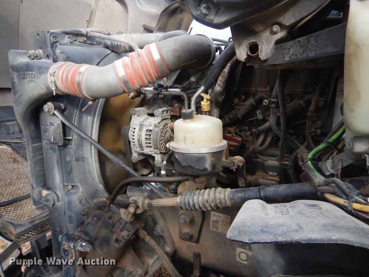 image for item HW9758 2012 Kenworth T700  semi truck