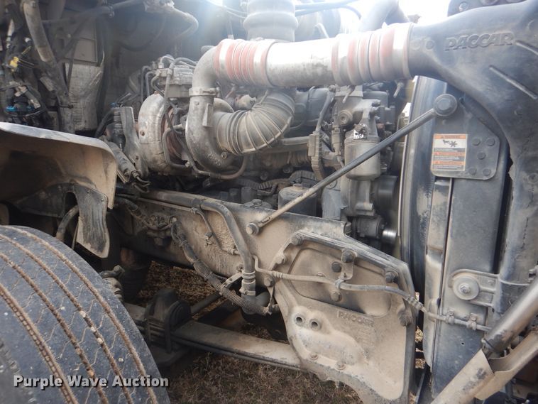 image for item HW9758 2012 Kenworth T700  semi truck