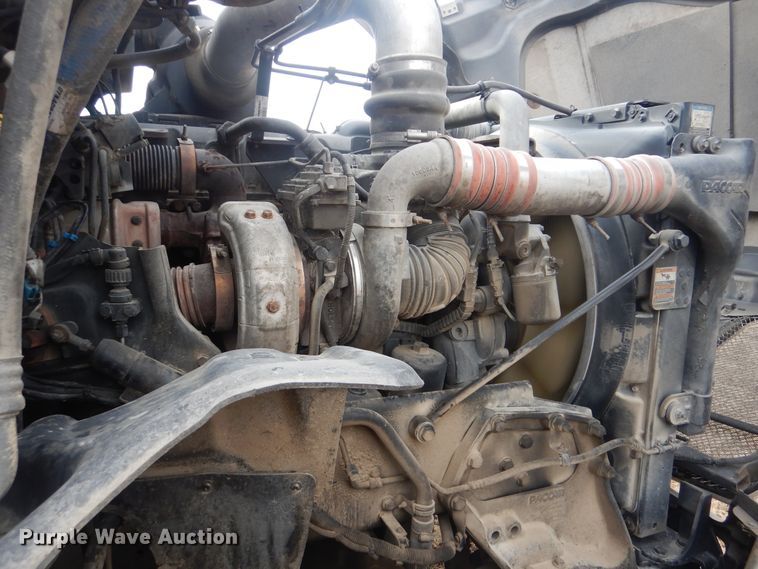 image for item HW9758 2012 Kenworth T700  semi truck