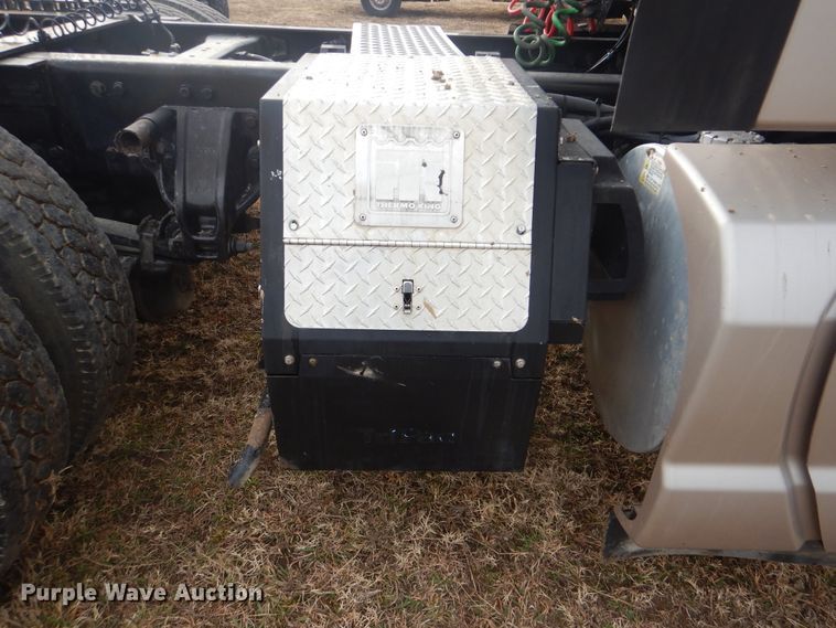 image for item HW9758 2012 Kenworth T700  semi truck