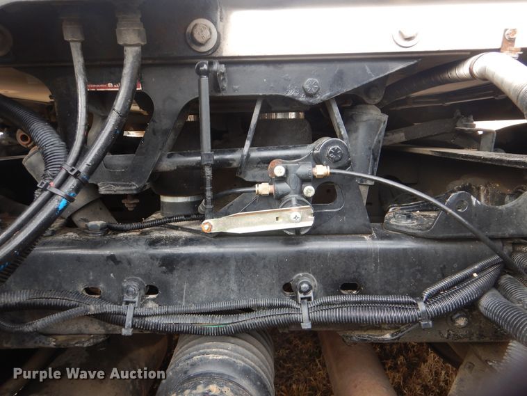 image for item HW9758 2012 Kenworth T700  semi truck