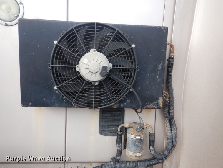 image for item HW9758 2012 Kenworth T700  semi truck