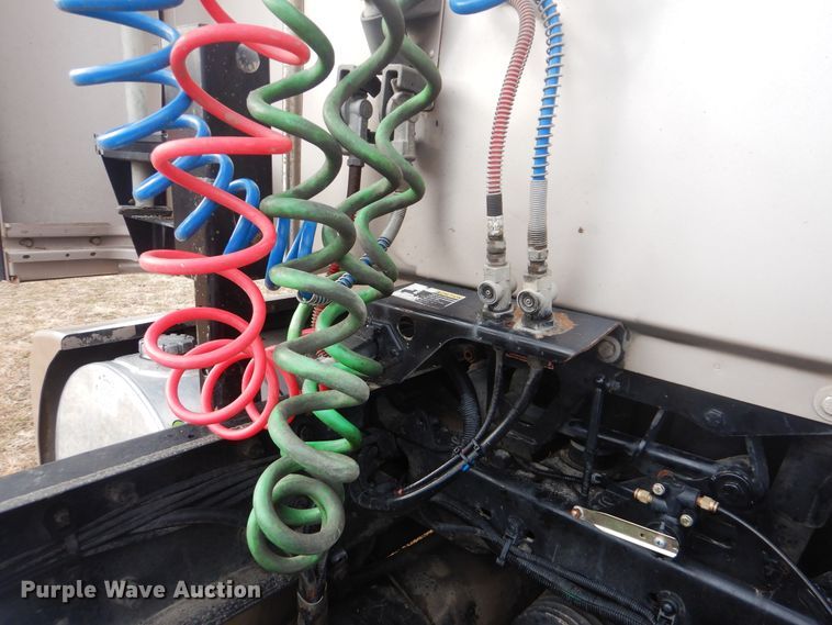 image for item HW9758 2012 Kenworth T700  semi truck