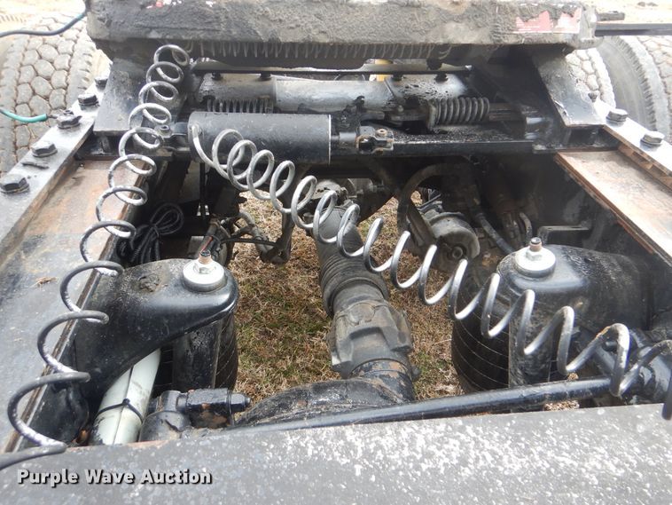 image for item HW9758 2012 Kenworth T700  semi truck