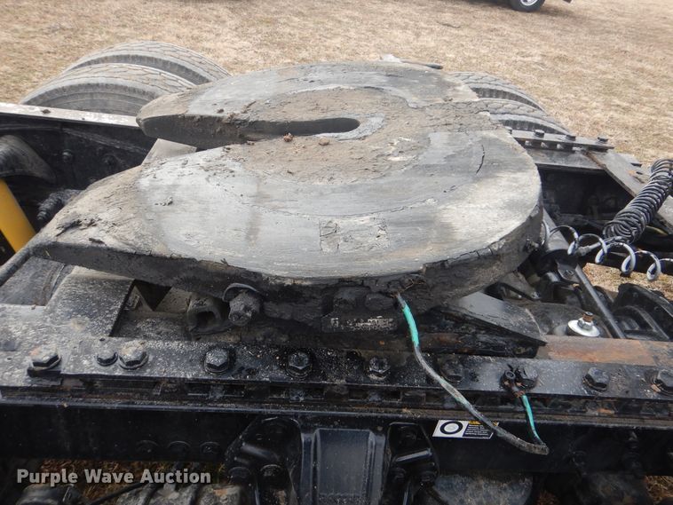 image for item HW9758 2012 Kenworth T700  semi truck