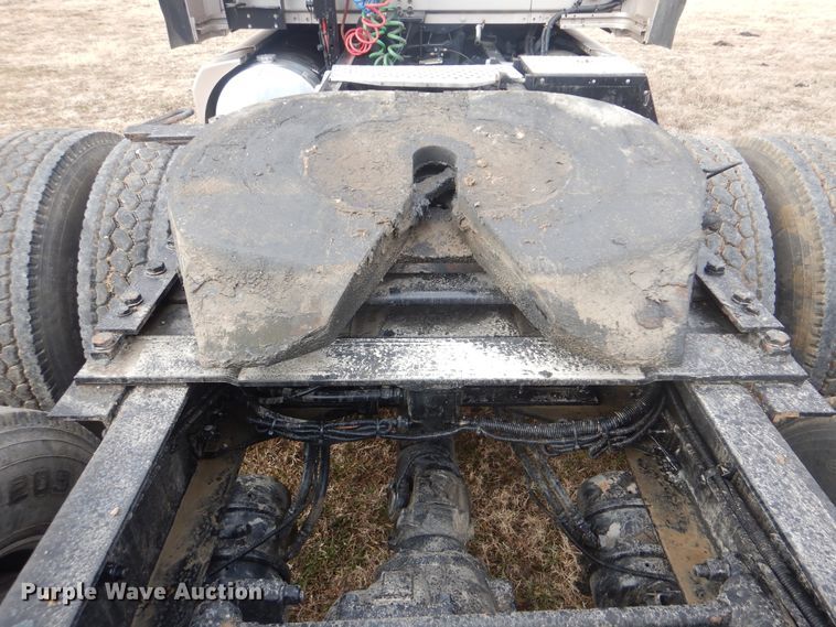 image for item HW9758 2012 Kenworth T700  semi truck