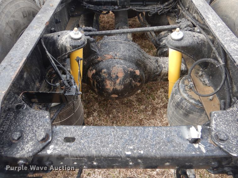 image for item HW9758 2012 Kenworth T700  semi truck