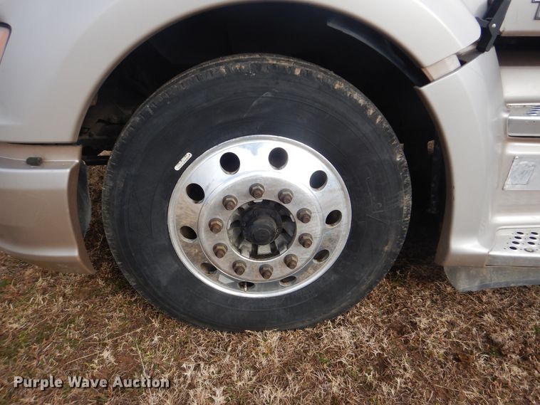 image for item HW9758 2012 Kenworth T700  semi truck