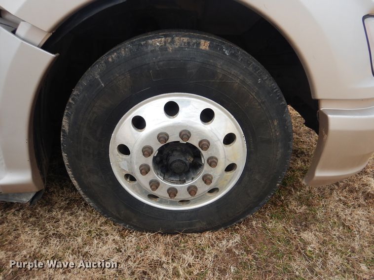 image for item HW9758 2012 Kenworth T700  semi truck