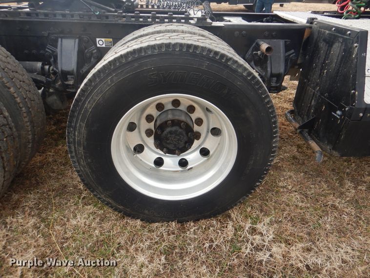 image for item HW9758 2012 Kenworth T700  semi truck