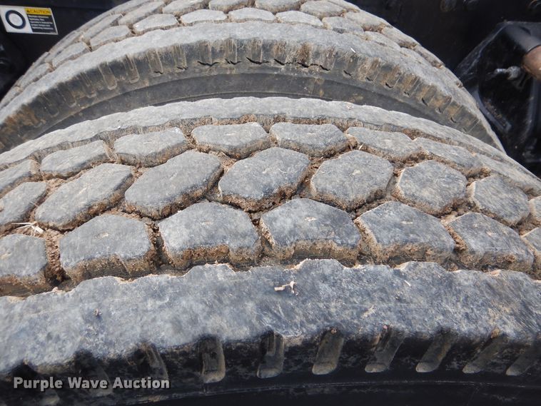 image for item HW9758 2012 Kenworth T700  semi truck