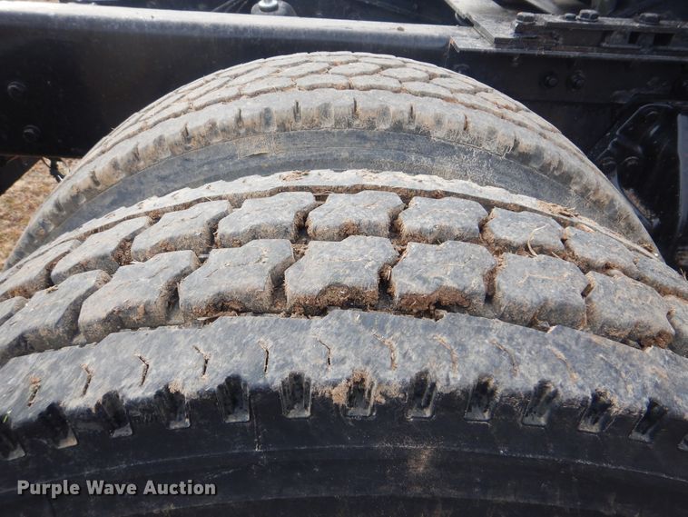 image for item HW9758 2012 Kenworth T700  semi truck