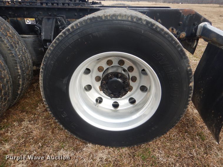 image for item HW9758 2012 Kenworth T700  semi truck