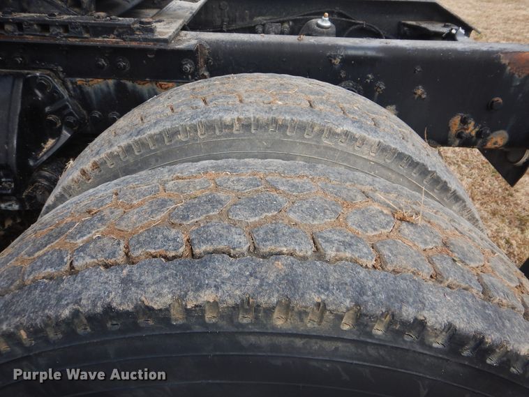 image for item HW9758 2012 Kenworth T700  semi truck