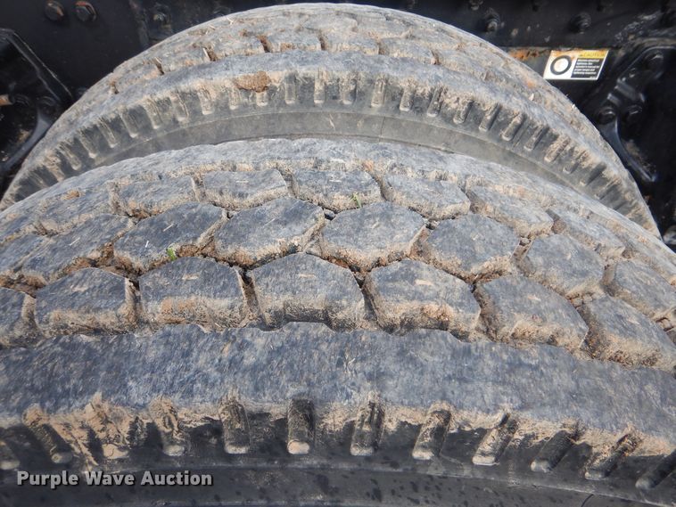 image for item HW9758 2012 Kenworth T700  semi truck