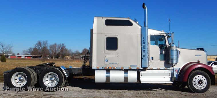 image for item HX9056 2008 Kenworth W900  semi truck