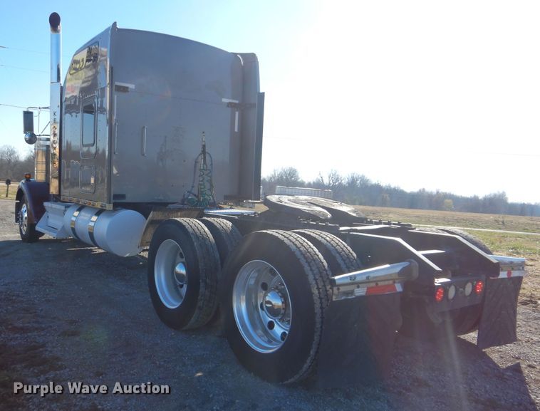 image for item HX9056 2008 Kenworth W900  semi truck