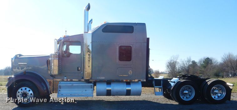 image for item HX9056 2008 Kenworth W900  semi truck