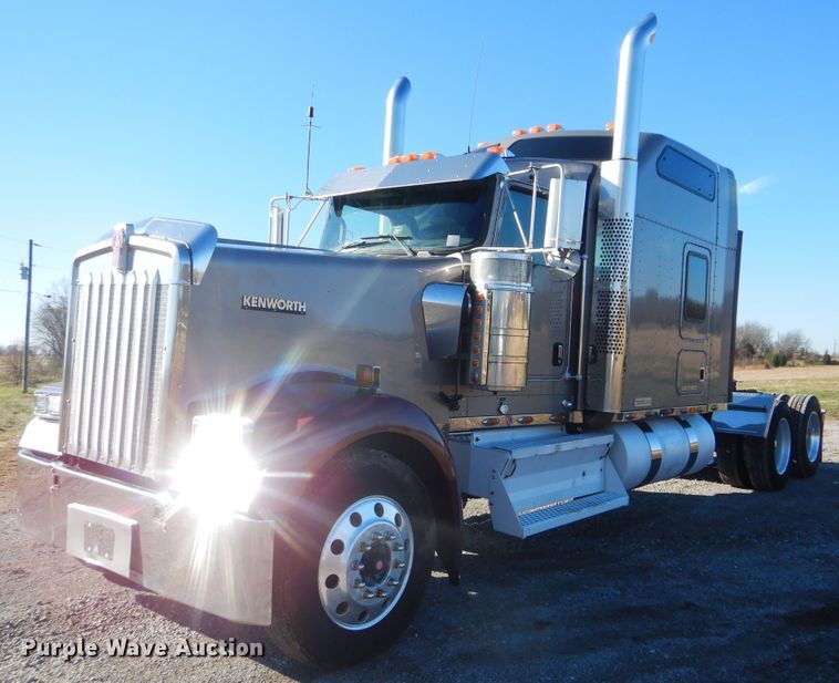 image for item HX9056 2008 Kenworth W900  semi truck
