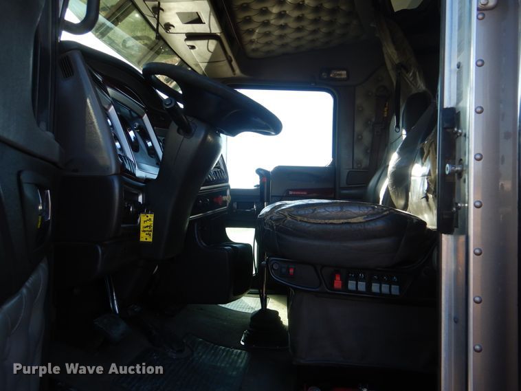 image for item HX9056 2008 Kenworth W900  semi truck