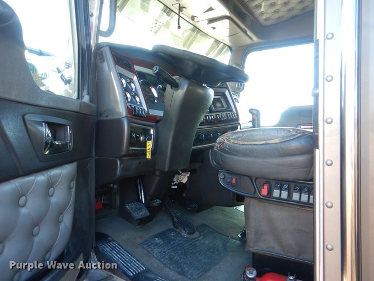 image for item HX9056 2008 Kenworth W900  semi truck