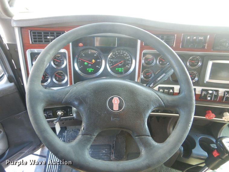 image for item HX9056 2008 Kenworth W900  semi truck