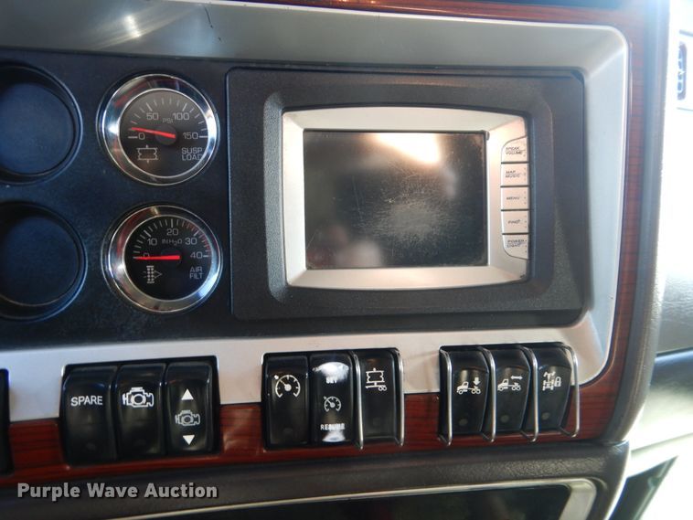 image for item HX9056 2008 Kenworth W900  semi truck