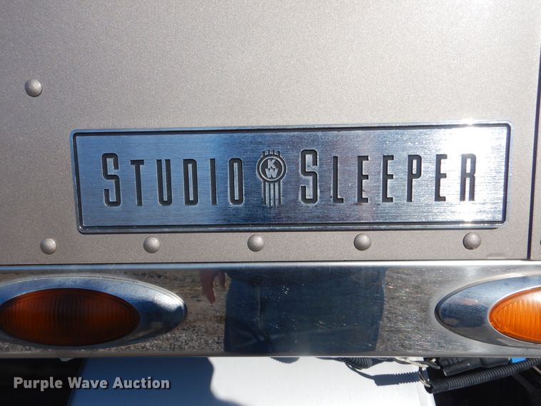 image for item HX9056 2008 Kenworth W900  semi truck