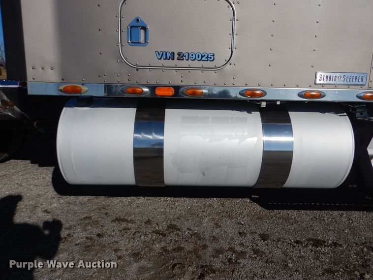 image for item HX9056 2008 Kenworth W900  semi truck