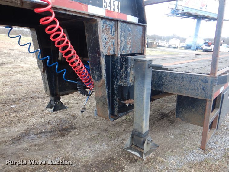 image for item HX9061 2004 Atoka 36-OKLB-35-2 flatbed trailer