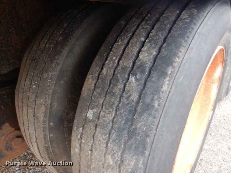 image for item HX9061 2004 Atoka 36-OKLB-35-2 flatbed trailer