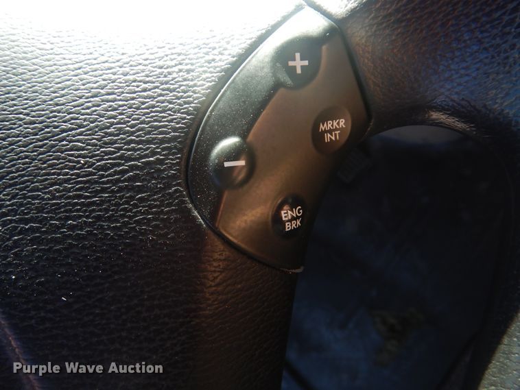 image for item HX9076 2014 Freightliner Cascadia  semi truck