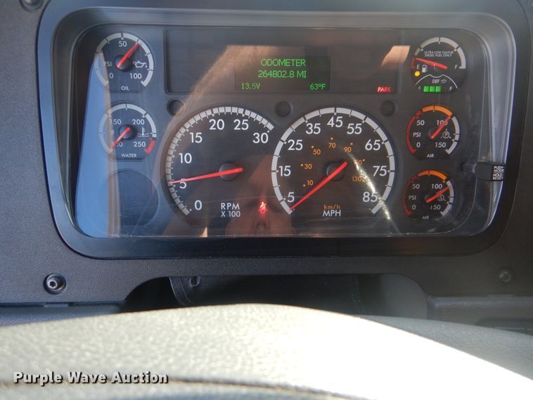 image for item HX9076 2014 Freightliner Cascadia  semi truck