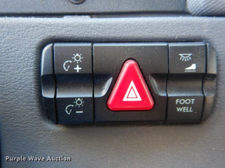 image for item HX9076 2014 Freightliner Cascadia  semi truck