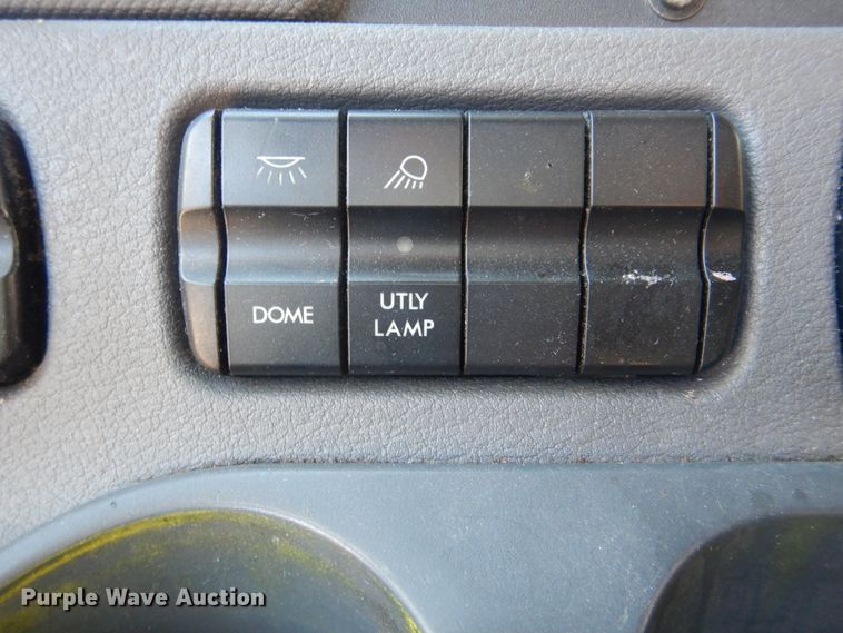 image for item HX9076 2014 Freightliner Cascadia  semi truck