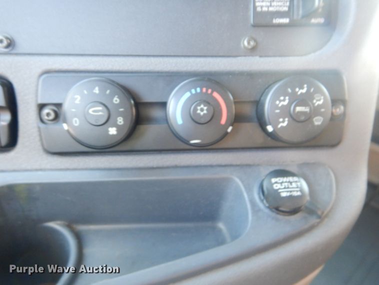 image for item HX9076 2014 Freightliner Cascadia  semi truck