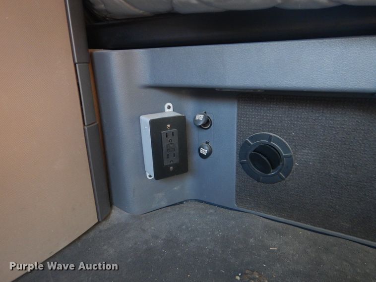 image for item HX9076 2014 Freightliner Cascadia  semi truck