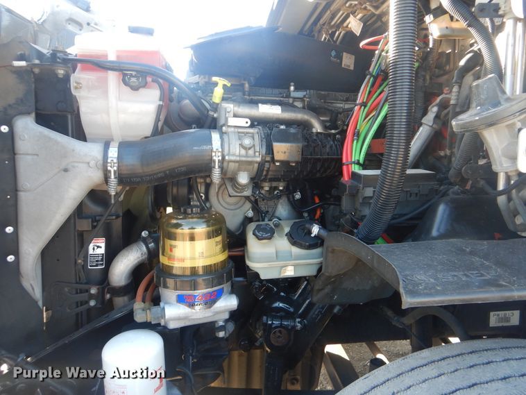 image for item HX9076 2014 Freightliner Cascadia  semi truck