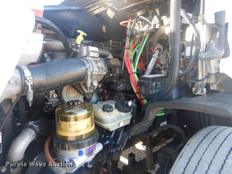 image for item HX9076 2014 Freightliner Cascadia  semi truck