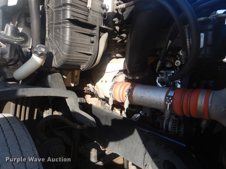 image for item HX9076 2014 Freightliner Cascadia  semi truck