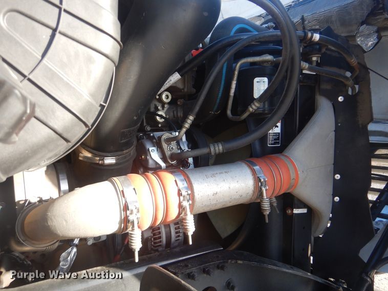 image for item HX9076 2014 Freightliner Cascadia  semi truck