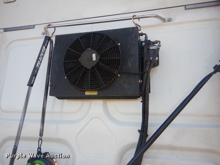 image for item HX9076 2014 Freightliner Cascadia  semi truck