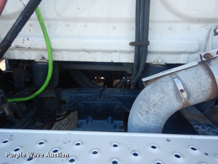 image for item HX9076 2014 Freightliner Cascadia  semi truck