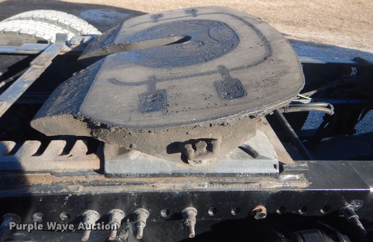 image for item HX9076 2014 Freightliner Cascadia  semi truck