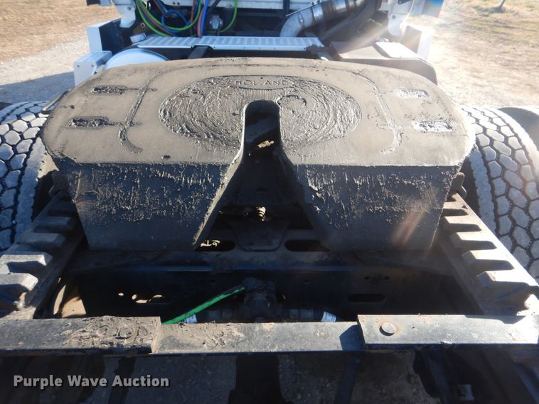 image for item HX9076 2014 Freightliner Cascadia  semi truck