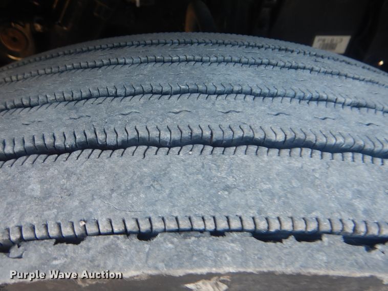 image for item HX9076 2014 Freightliner Cascadia  semi truck