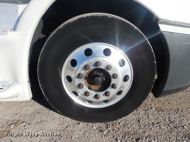 image for item HX9076 2014 Freightliner Cascadia  semi truck